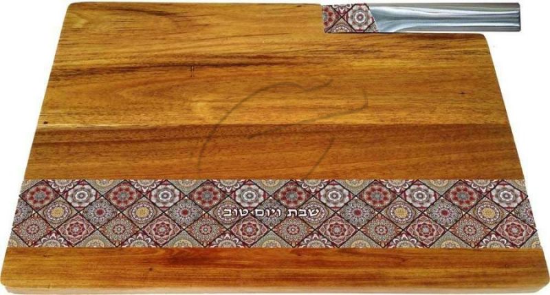 לוח עץ עם סכין לייזר